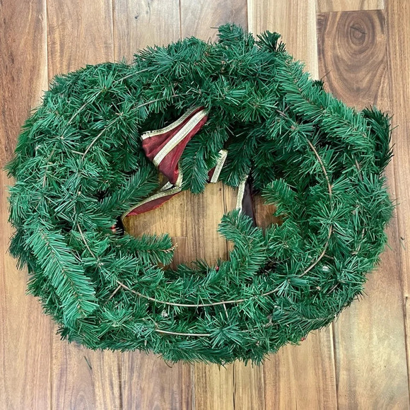 22” Artificial Classic Christmas Wreath With Burgundy And Gold Bow. - Picture 5 of 5